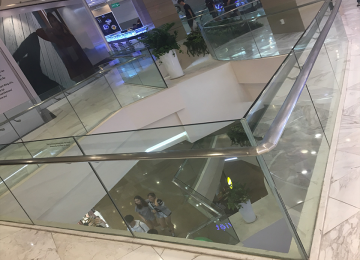 Lan can kính cường lực