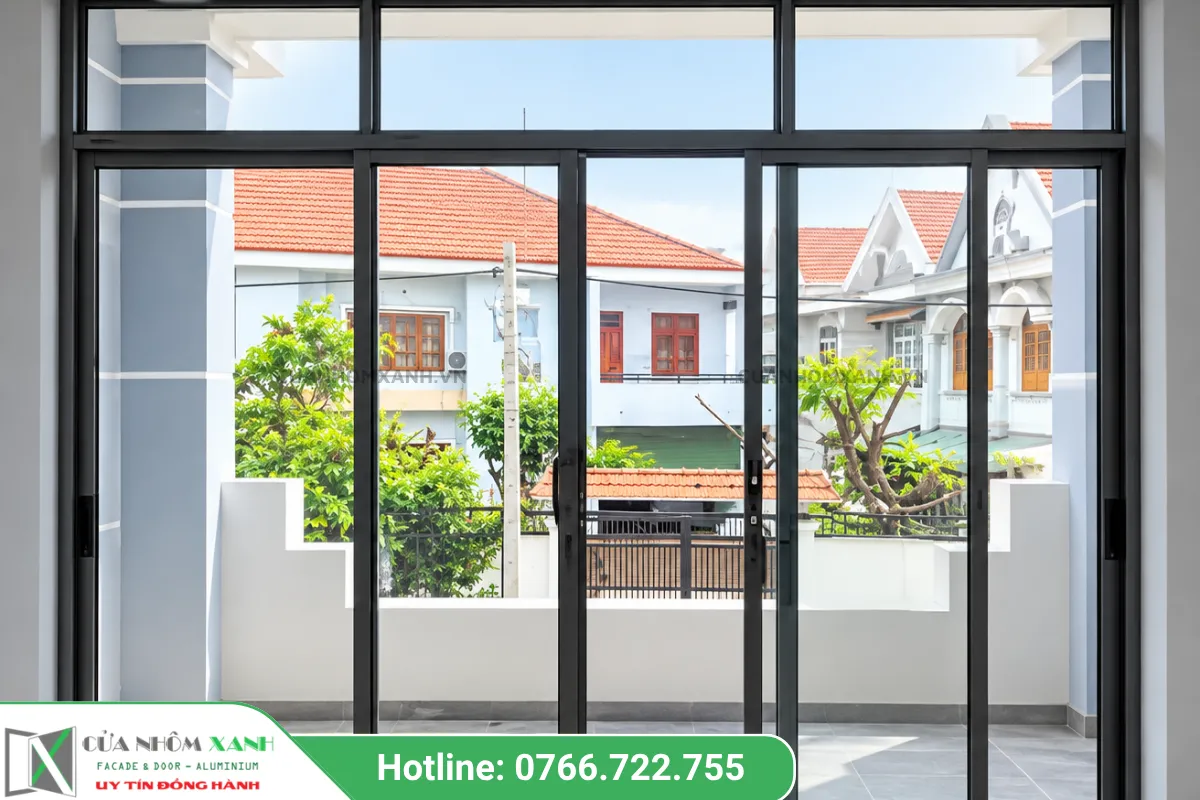 Mẫu Cửa Đi Mở Trượt Kết Hợp Ô Fix Kính