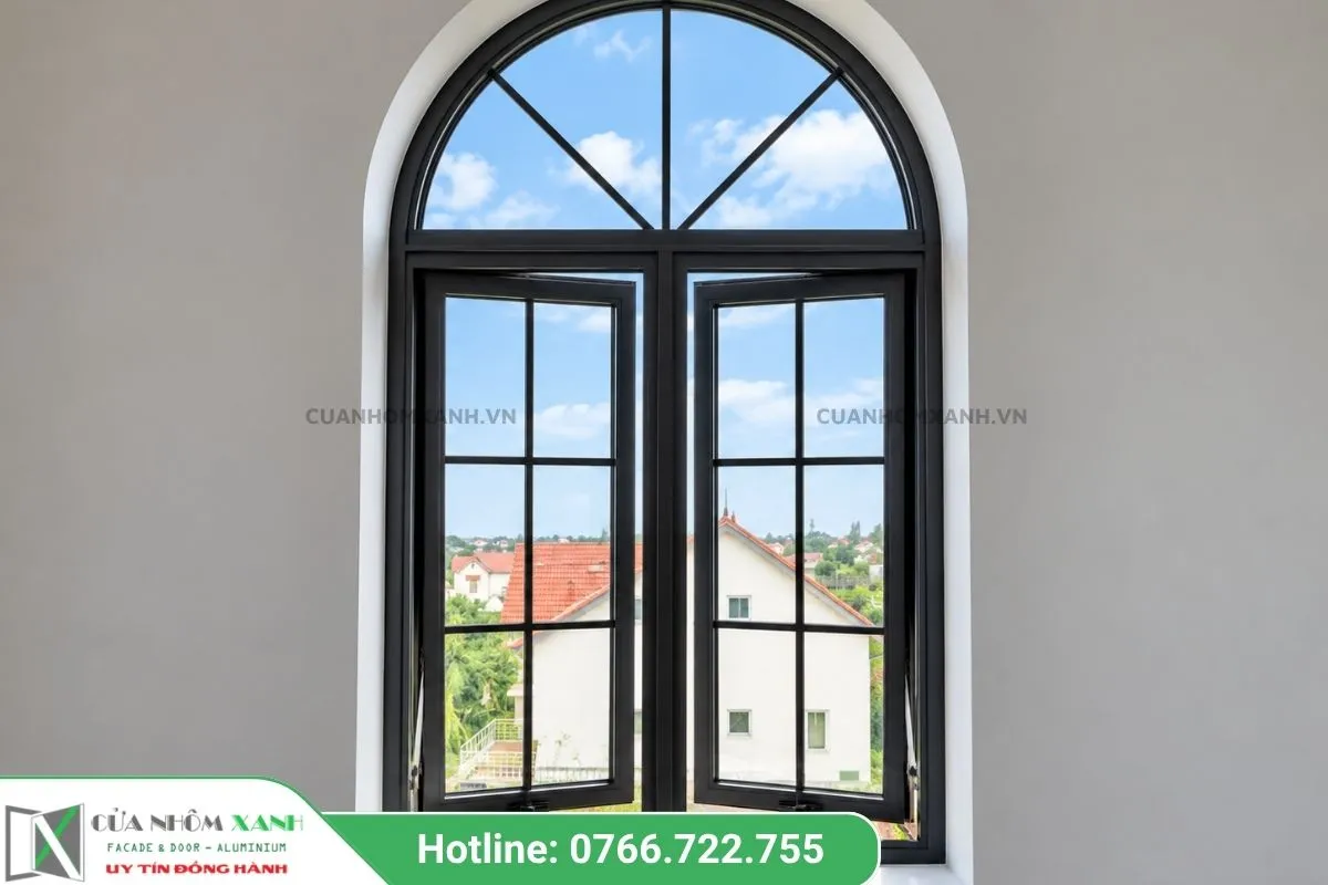 Mẫu Cửa Sổ Mở Hất Vòm Cung Kết Hợp Chia Ô