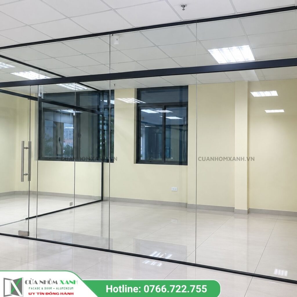 Vách kính cường lực