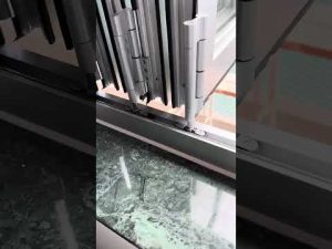 Cửa Nhôm Xi Mạ Anode Màu Bạc Tích Hợp Phụ Kiện Bạc đồng Bộ Chống ôxi Hoá Chống Phai Màu