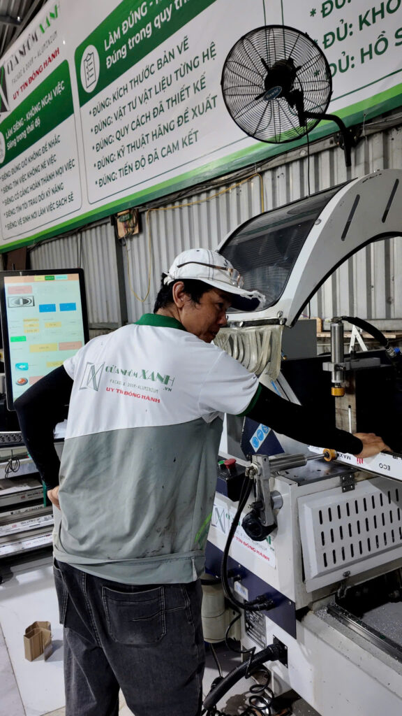 Nhân sự Cửa Nhôm Xanh
