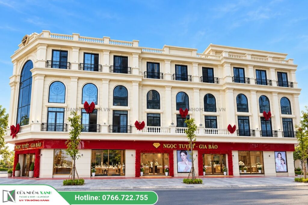 Mẫu Cửa Nhôm Maxpro Uốn Vòm Cho Biệt Thự Tân Cổ điển