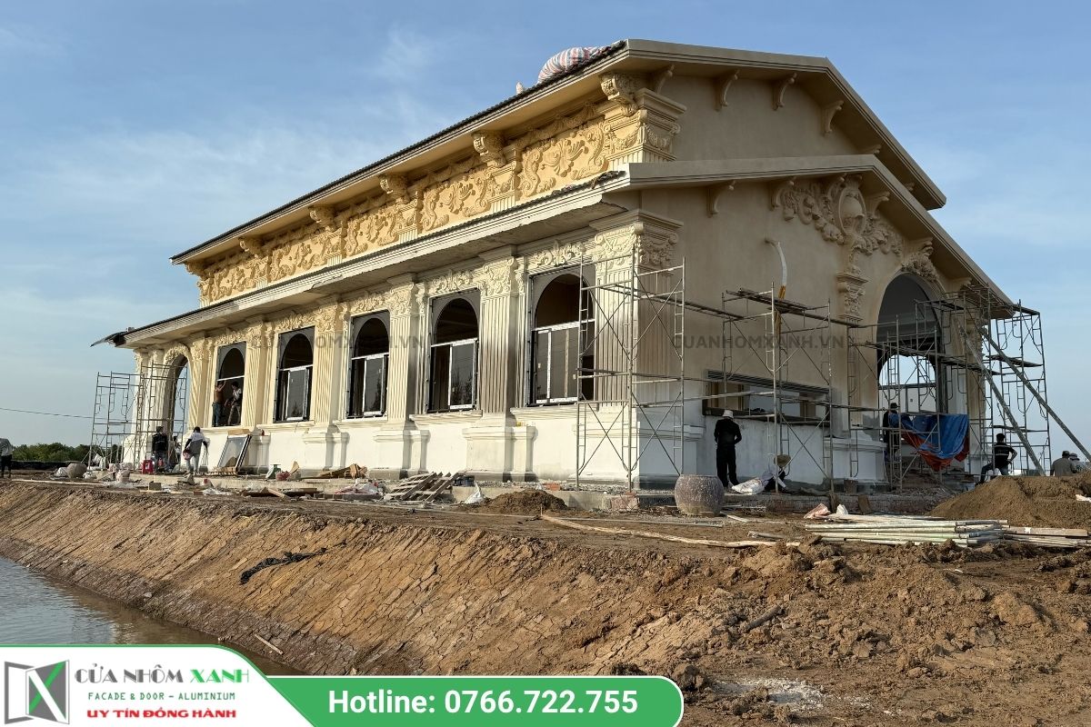 Thi công lắp đặt hệ cửa nhôm kính uốn vòm cho công trình biệt thự phong cách tân cổ điển