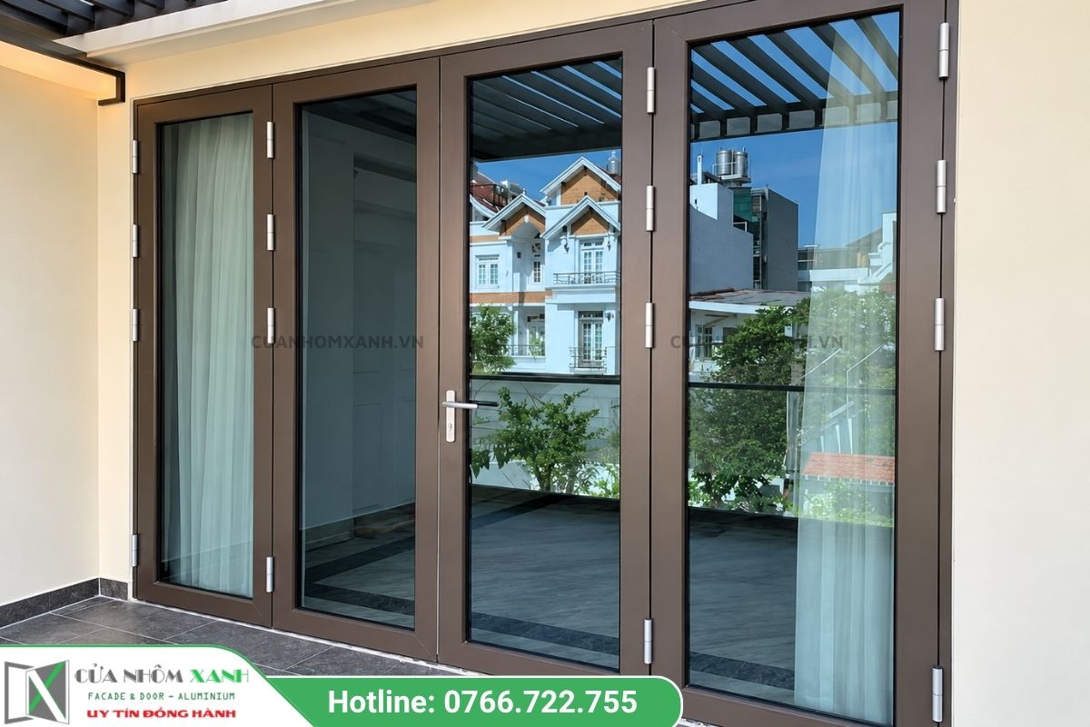 Mẫu cửa đi 4 cánh kính lớn thiết kế hiện đại