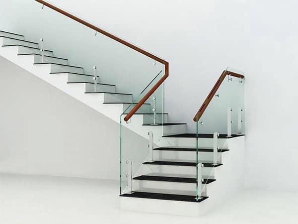 Cầu thang kính cường lực