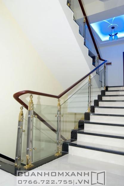 Cầu thang kính cường lực