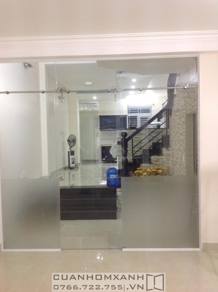 Cửa kính cường lực lùa treo