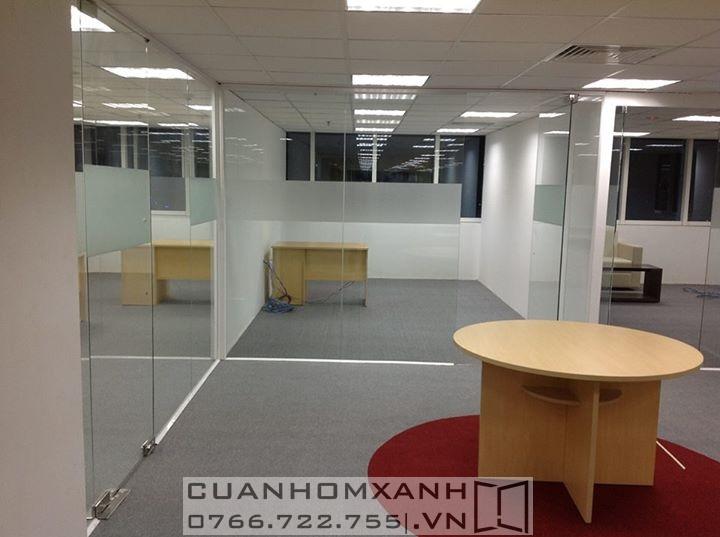 Vách kính cường lực