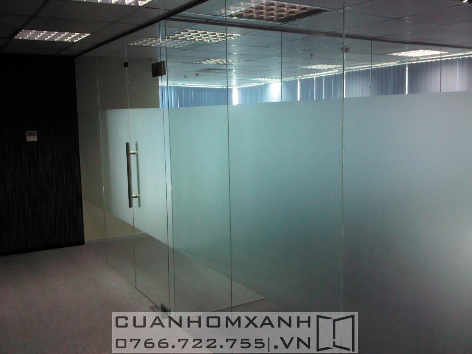 Vách kính cường lực