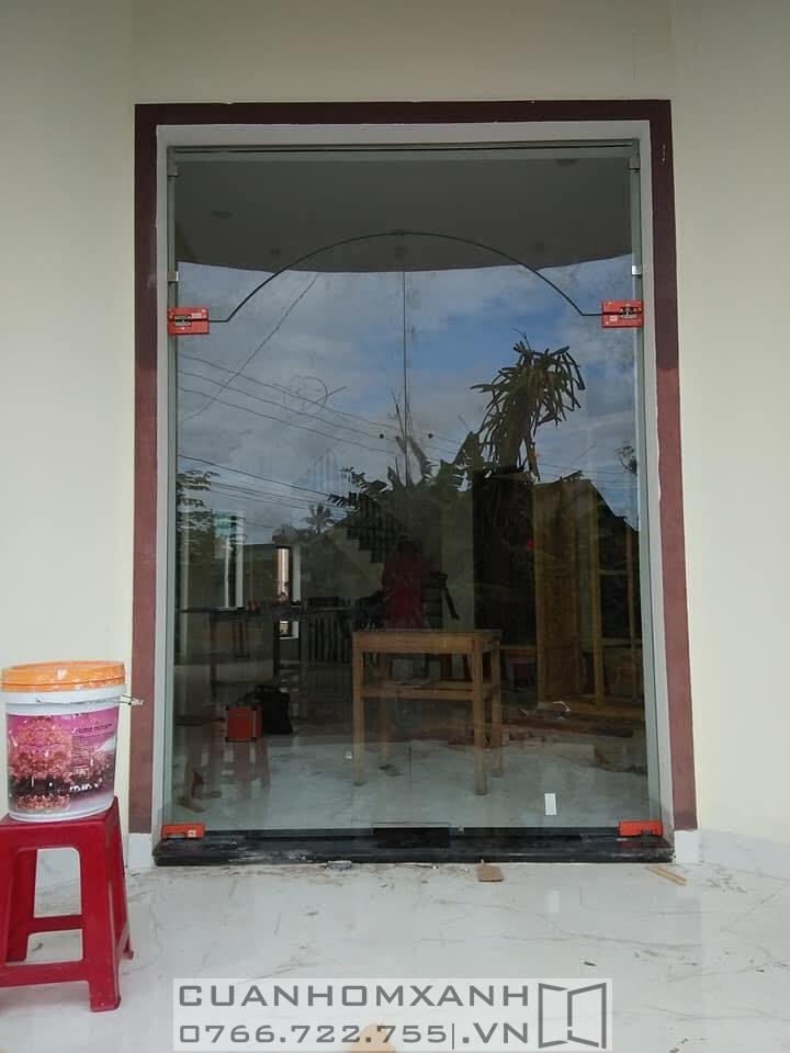 Cửa kính cường lực bản lề sàn