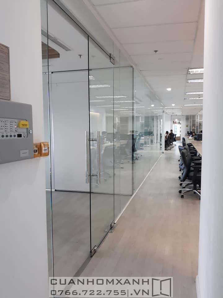 Vách kính cường lực