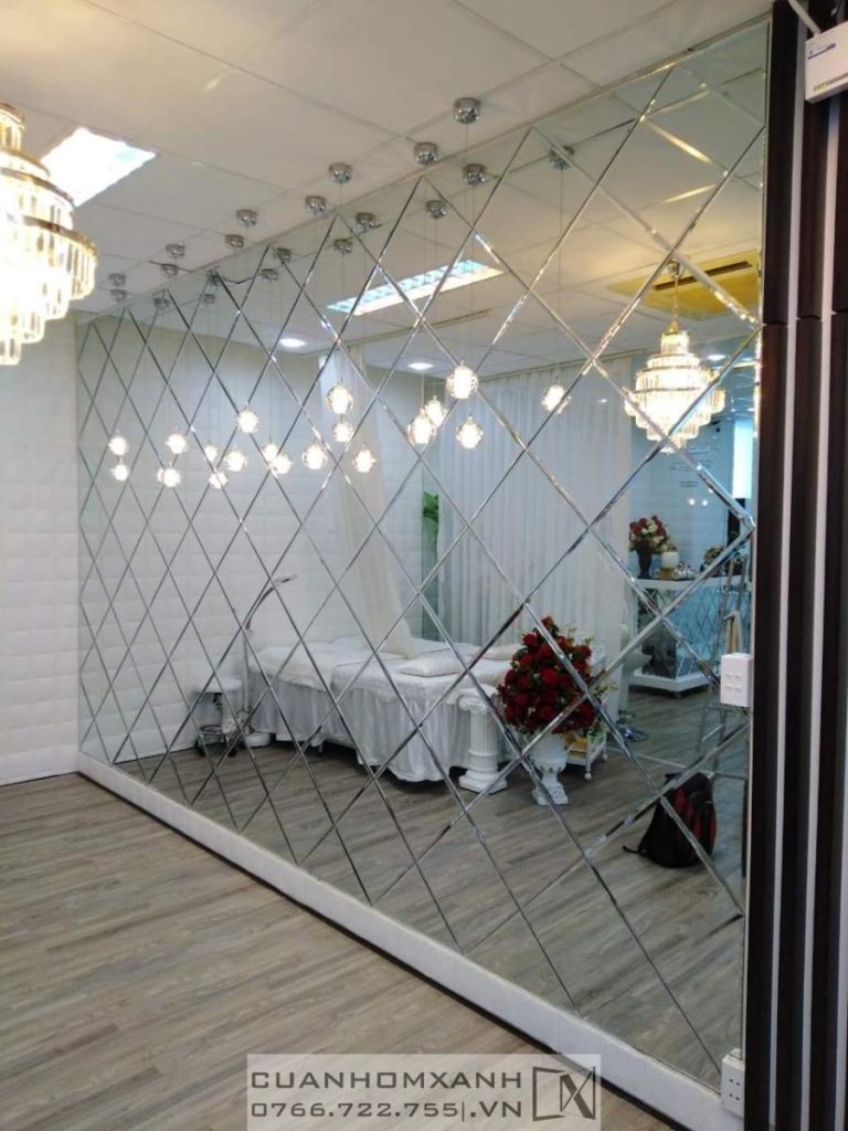 Kính thuỷ ốp tường trang trí