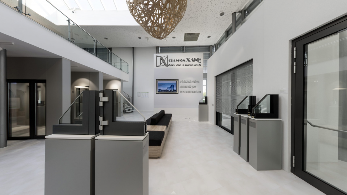 Không gian showroom Cửa Nhôm Xanh