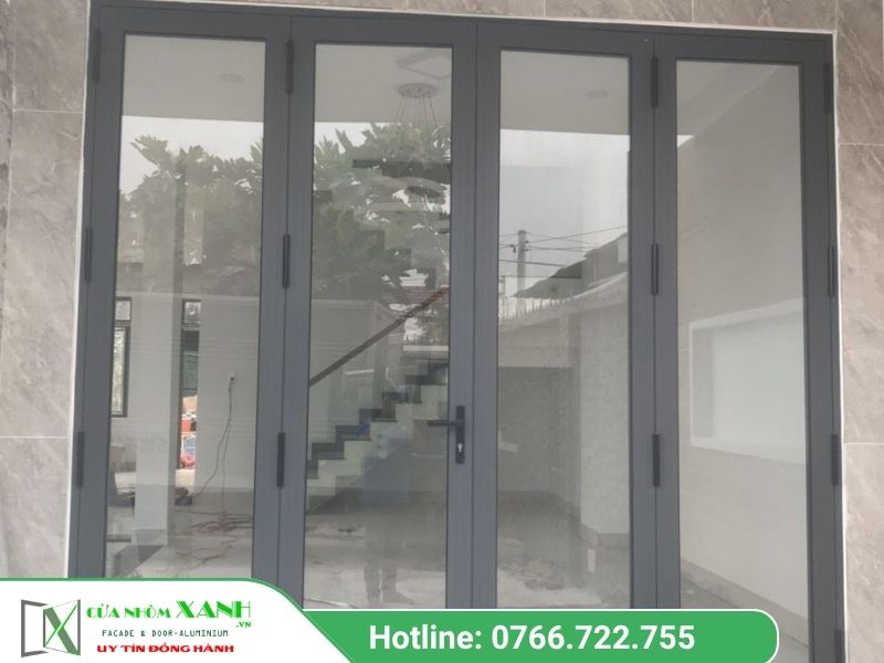 Mẫu cửa đi 4 cánh mở quay nhôm Xingfa hệ 55 bề thế mặt tiền Mẫu cửa đi 4 cánh mở quay nhôm Xingfa hệ 55 bề thế mặt tiền