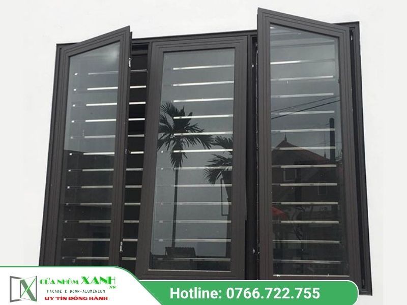 Mẫu cửa sổ 2 cánh mở quay kết hợp mở hất nhôm Xingfa thông thoáng Mẫu cửa sổ 2 cánh mở quay kết hợp mở hất nhôm Xingfa thông thoáng
